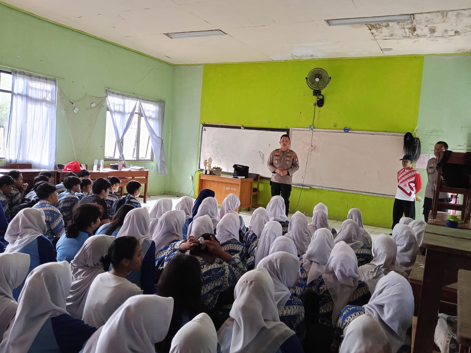Cegah Kenakalan Remaja, Polsek Cikarang Pusat Sambangi SMAN 2 Cikarang Pusat