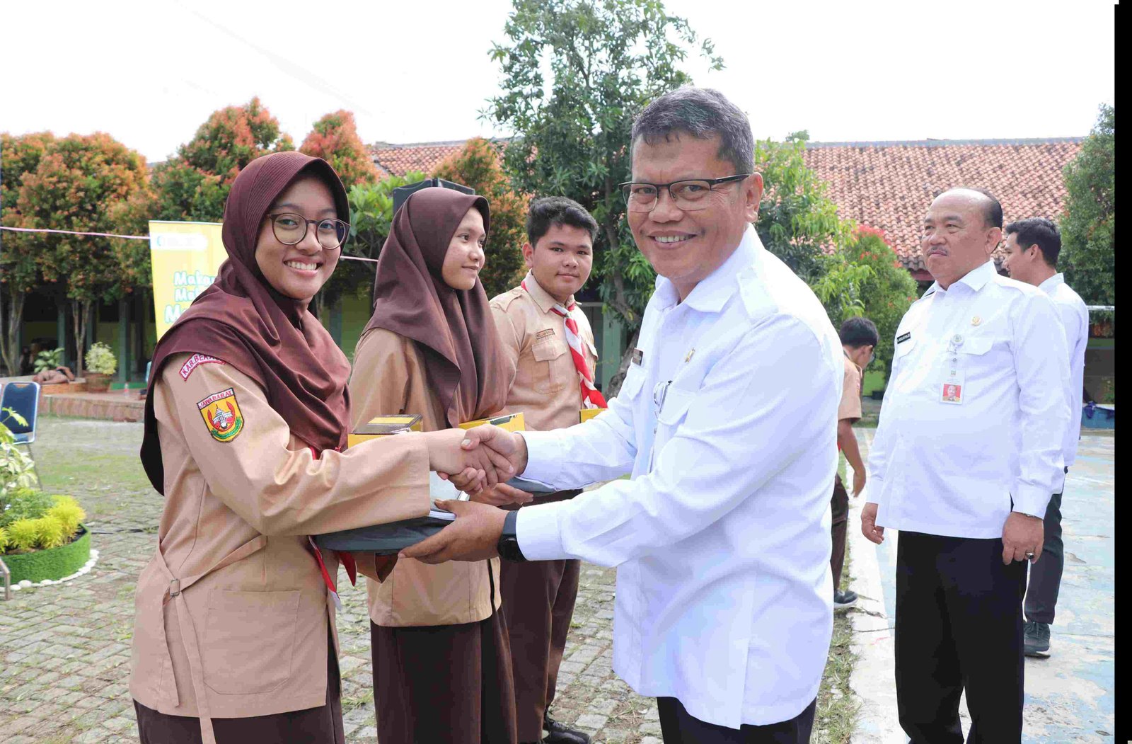 Pemkab Bekasi Edukasi Siswa SMAN 2 Cikarang Pusat tentang Pola Makan B2SA